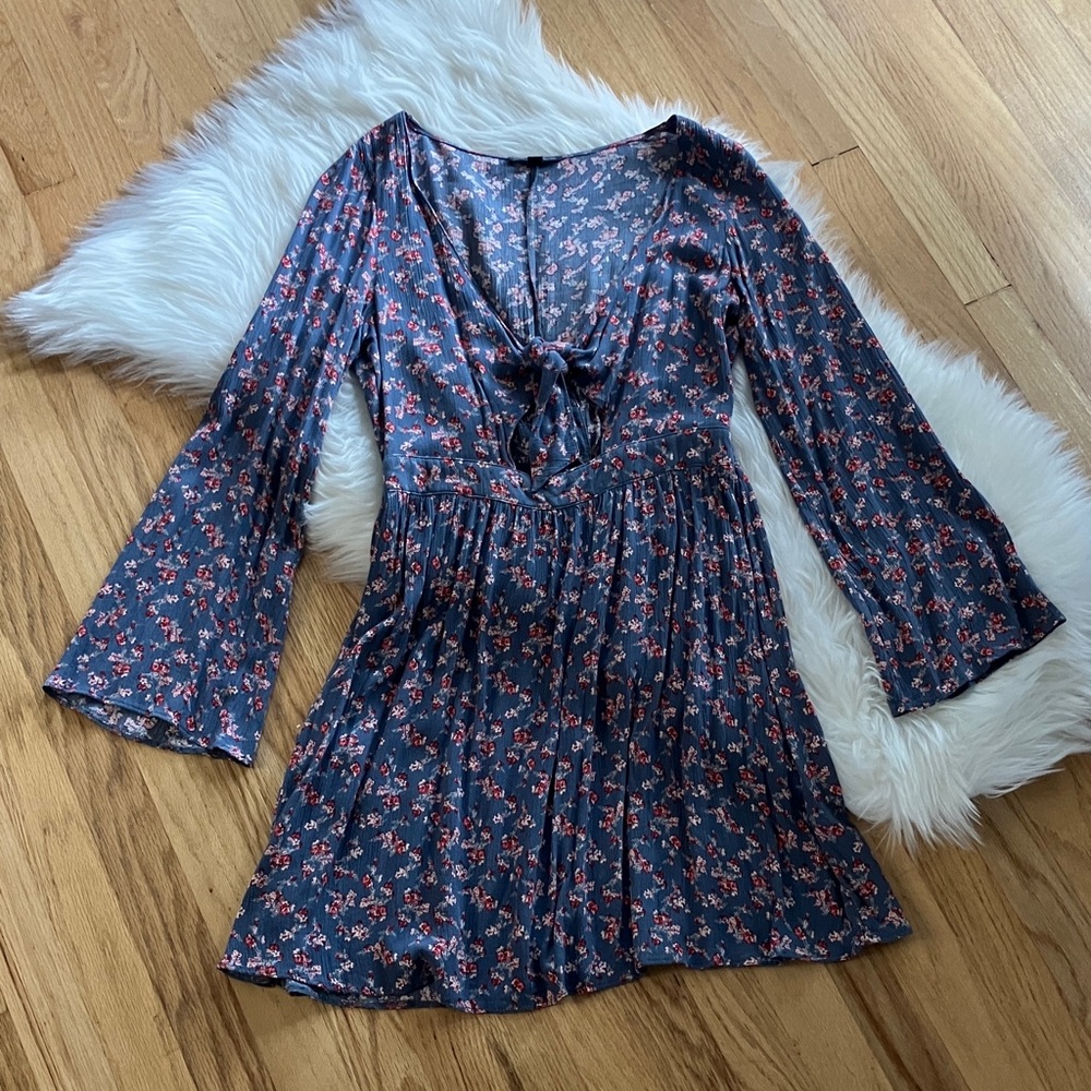 AEO tie front bell sleeve floral dress